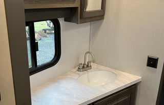 Family friendly bunkhouse with a king sized bed!