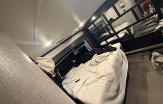 family size 2 bedroom Spacious Luxury Fifth Wheel