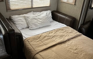 Fully Furnished, loaded RV-Bunkhouse!