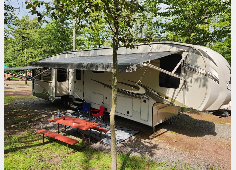 Fifth Wheel rentals in New Holland