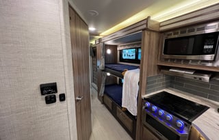 The Rock: Roomy • Bunkhouse • Family Size • WiFi