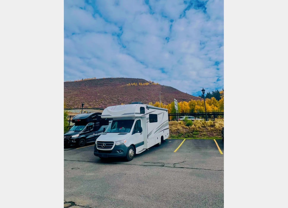 Class C Motor Home rentals in Los Angeles