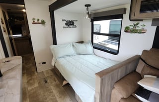 Holidays are here Book early 3 ACs, 2 Bathrooms!!!