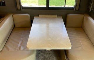 RV Sleeps 8 with 2 Bunks - Unlimted Generator Use