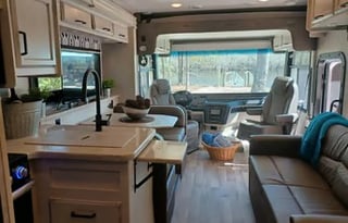 T2022 Entegra Coach Vision 27A - EASY TO DRIVE!