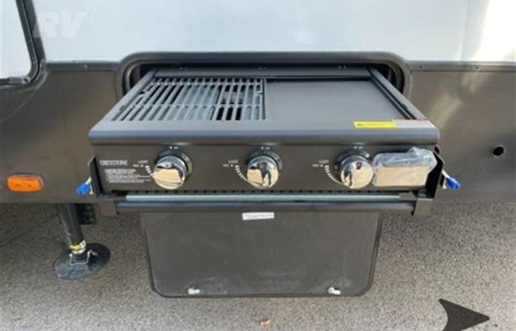 Outdoor BBQ and Cooktop