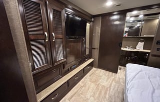#14_40 ft Motorhome w/ bunks & 1.5 baths