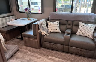 New 2022 Grand Design Imagine 3250 Bunkhouse