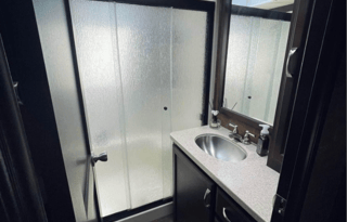 This is a 5th wheel trailer.  Special hitch req’d