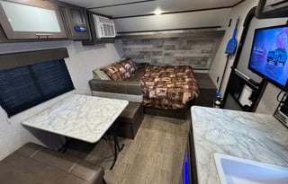 2021 Coleman 17B – Your Cozy Getaway on Wheels!