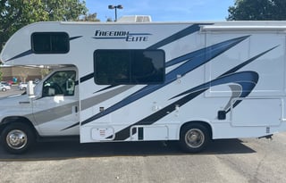 Brand New 2022 Thor Motor Coach Freedom Elite 22FE
