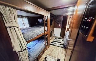 SLEEPS 8 - 2 FULL BATHS