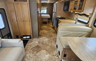 2015 Thor Motor Coach Windsport 32N