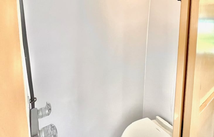 Yes, it has a full bathroom with a porcelain toilet! You'll appreciate the hot shower after a full day of adventure!