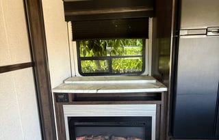 The Triton Luxe Lounge-2022 toy hauler