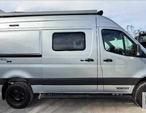 Winnebago Revel 44E