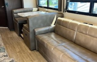 2019 Thor Motor Coach Freedom Traveler A27