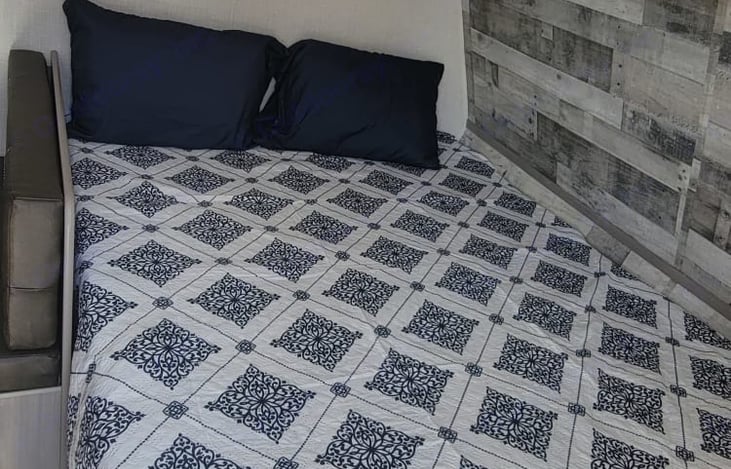 Queen Bed sleeps 2-3