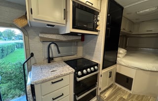 2022 Thor Motor Coach Freedom Elite 22HE