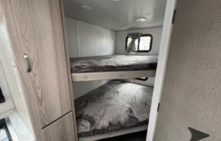 King bed, 2 bunks - commercially insured