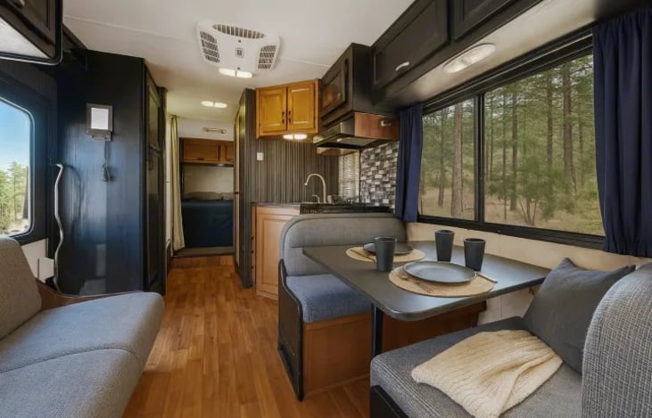 Bright, open, and inviting — this Thor Majestic 28A Las Vegas RV rental is festival friendly, sleeps 6, and built for family adventures and glamping comfort