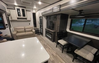 Lauryn and Noah's Pet Friendly 5th Wheel
