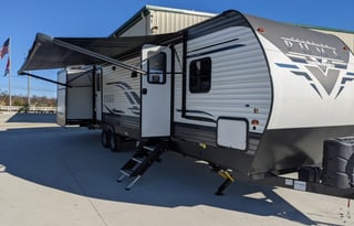 Lu&Ry's 2021 Puma bunkhouse