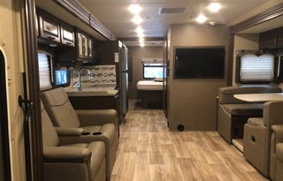 2018 Thor Hurricane 34R