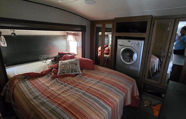 Primary bedroom: 2 closet, washer/dryer combo