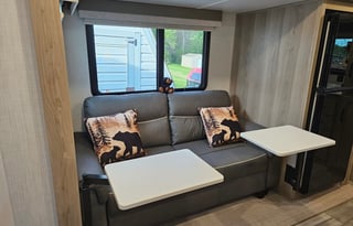 Bear Hug Retreat - Your comfy home away from home!