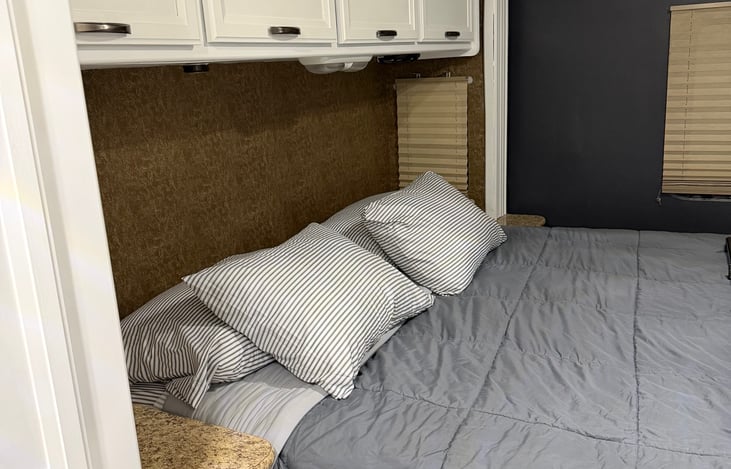 King size upgraded bed. Very comfortable!