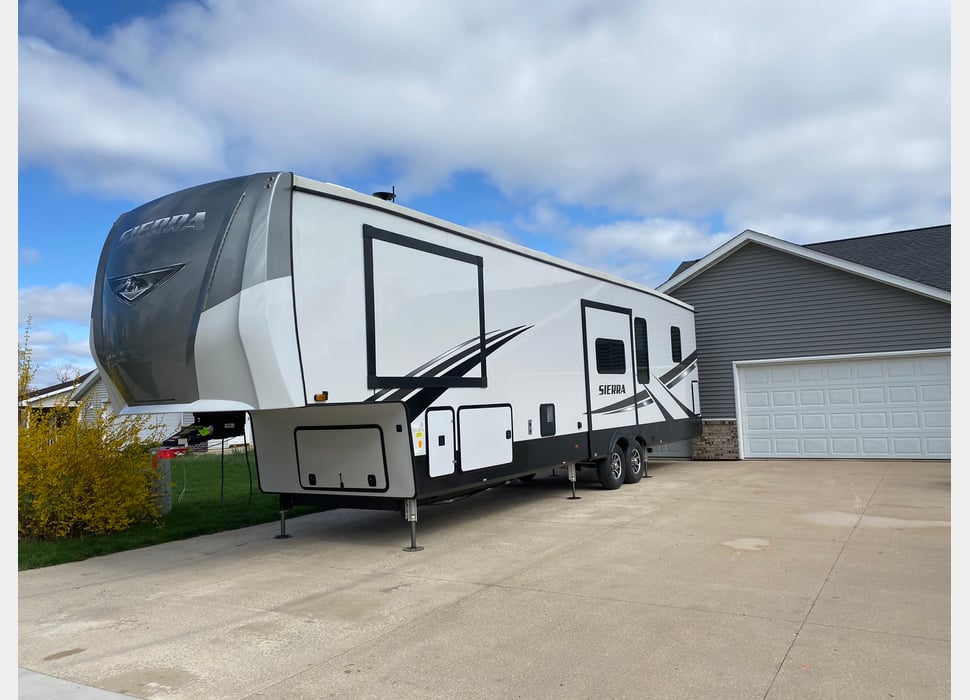 Fifth Wheel rentals in Cedar Falls
