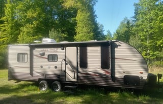 2017 Cherokee Grey Wolf 22RR