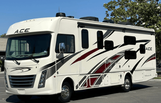 Ideal Family Getaway-Bunks (6 beds) solar, pets ok