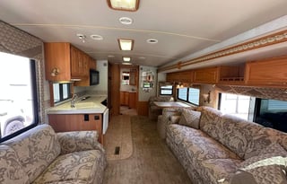 2005 Winnebago Journey 36M