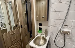 2025 Thor Motorcoach Vegas *New + Wi-Fi Enabled*