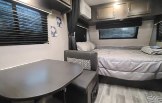 The Rolling Cabin, Sleeps 4 (Free insurance)