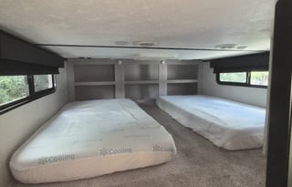 Hannah Montana Sleeps 8, Loft 2 entry doors