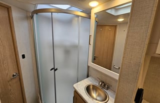 Luxury Class C Like NEW!!!