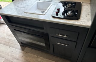 Clean Camper, pet friendly and delivery available!