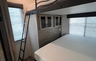 2022 Forrest River Cherokee Arctic Wolf 3770 Suite