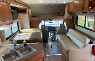 2018 Winnebago Minnie Winnie 31G