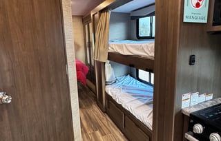 Thor Motor Coach Four Winds 31EV - Family Friendly