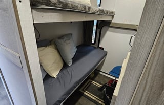 "Orlando" Spacious Mid-Bunk w/ Private Patio