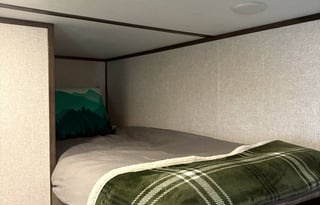 2021 Coleman-Fully Loaded Glamping Travel Trailer!