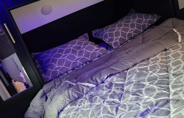 Queen size front bedroom