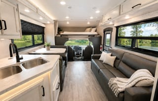 Minty Fresh Redhawk 31F with BUNKS!