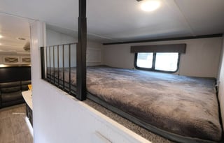 Pet Friendly Full Service Luxury 2 Bedroom RV