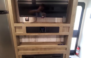 SLEEPS 9 100 weekday special, HUGE Temp housing