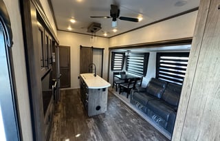Two Bed/bathroom 5th Wheel w/ Bunkhouse